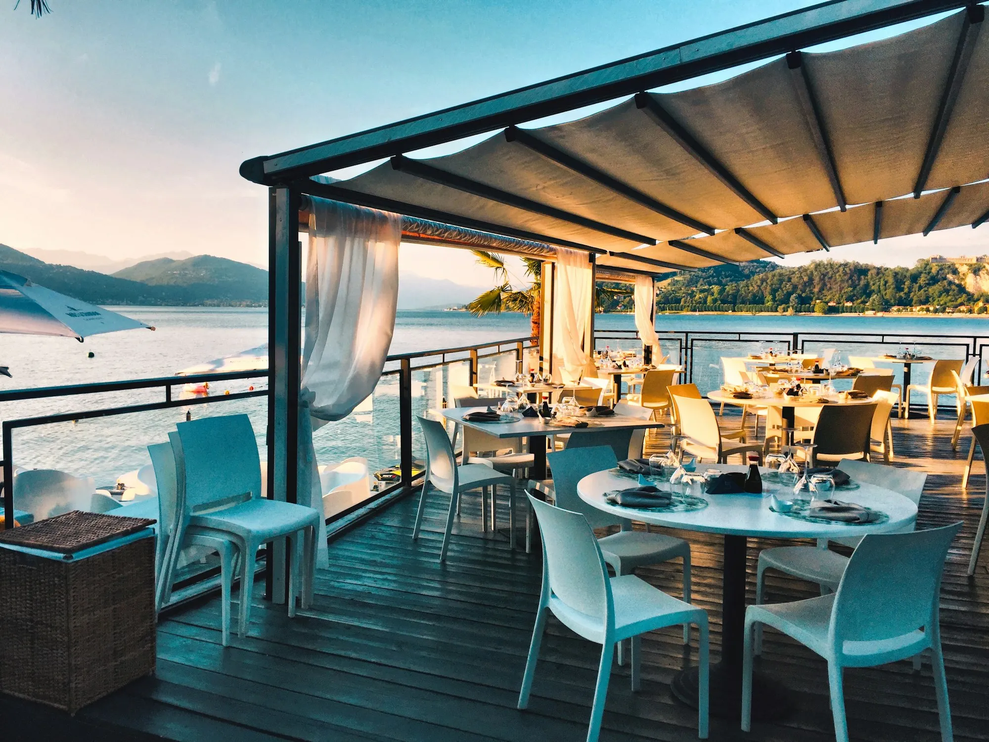 Terrasse au bord de l’eau